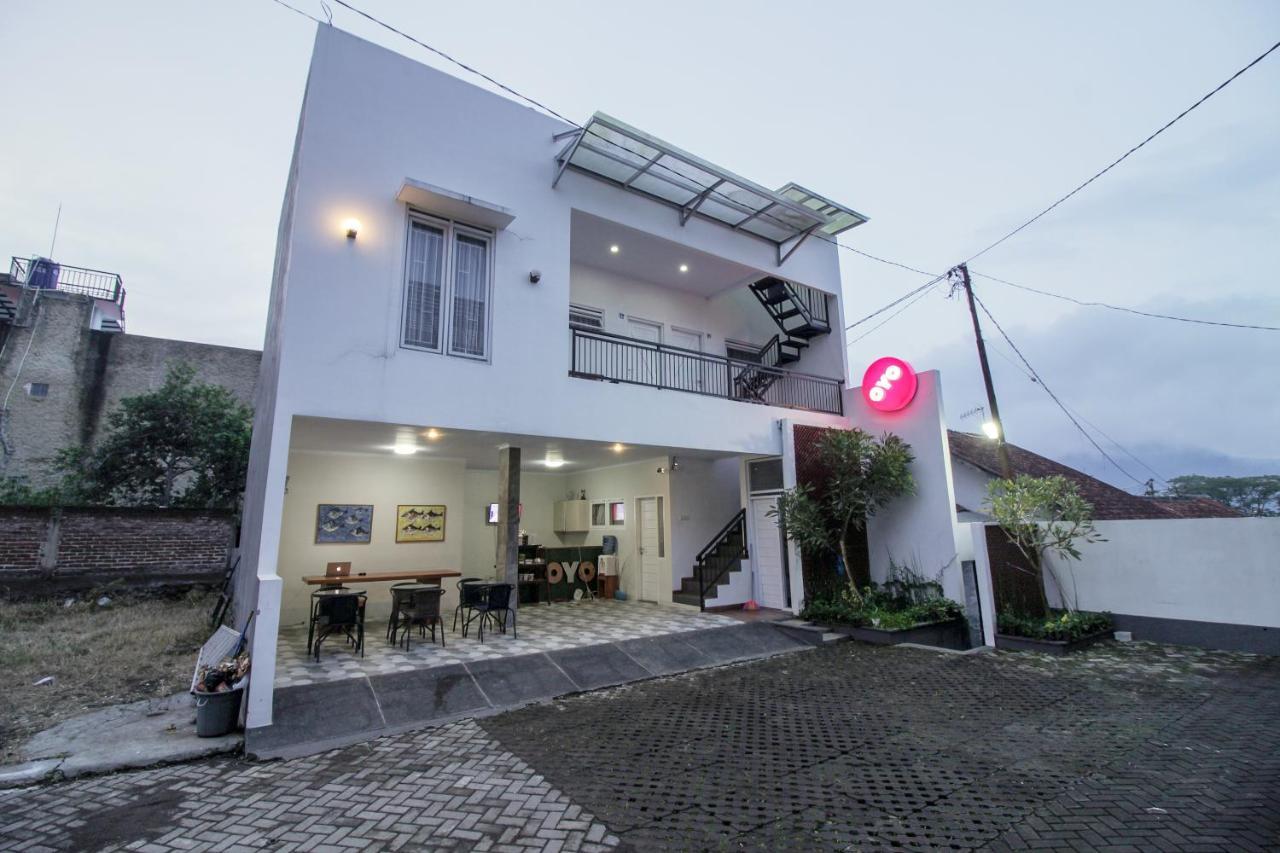 Oyo 396 Tibrae Residence Syariah Lembang Exterior foto